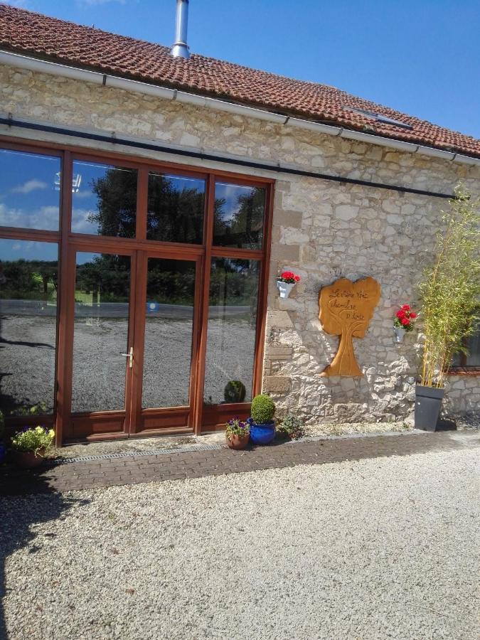 Le Chene Vert Millac  Exterior photo